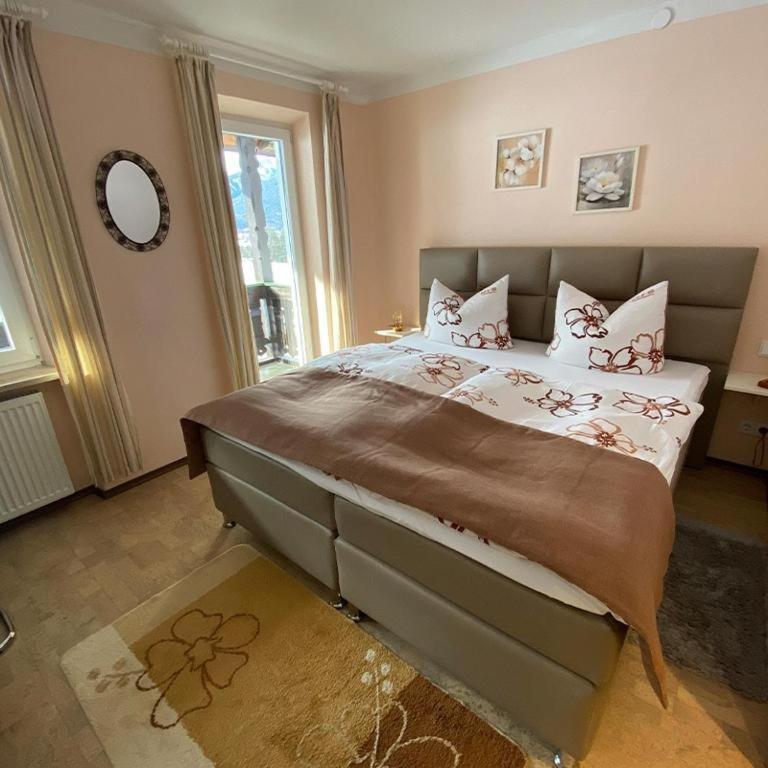 Hotel Restaurant Hausberg Гарміш-Партенкірхен Екстер'єр фото